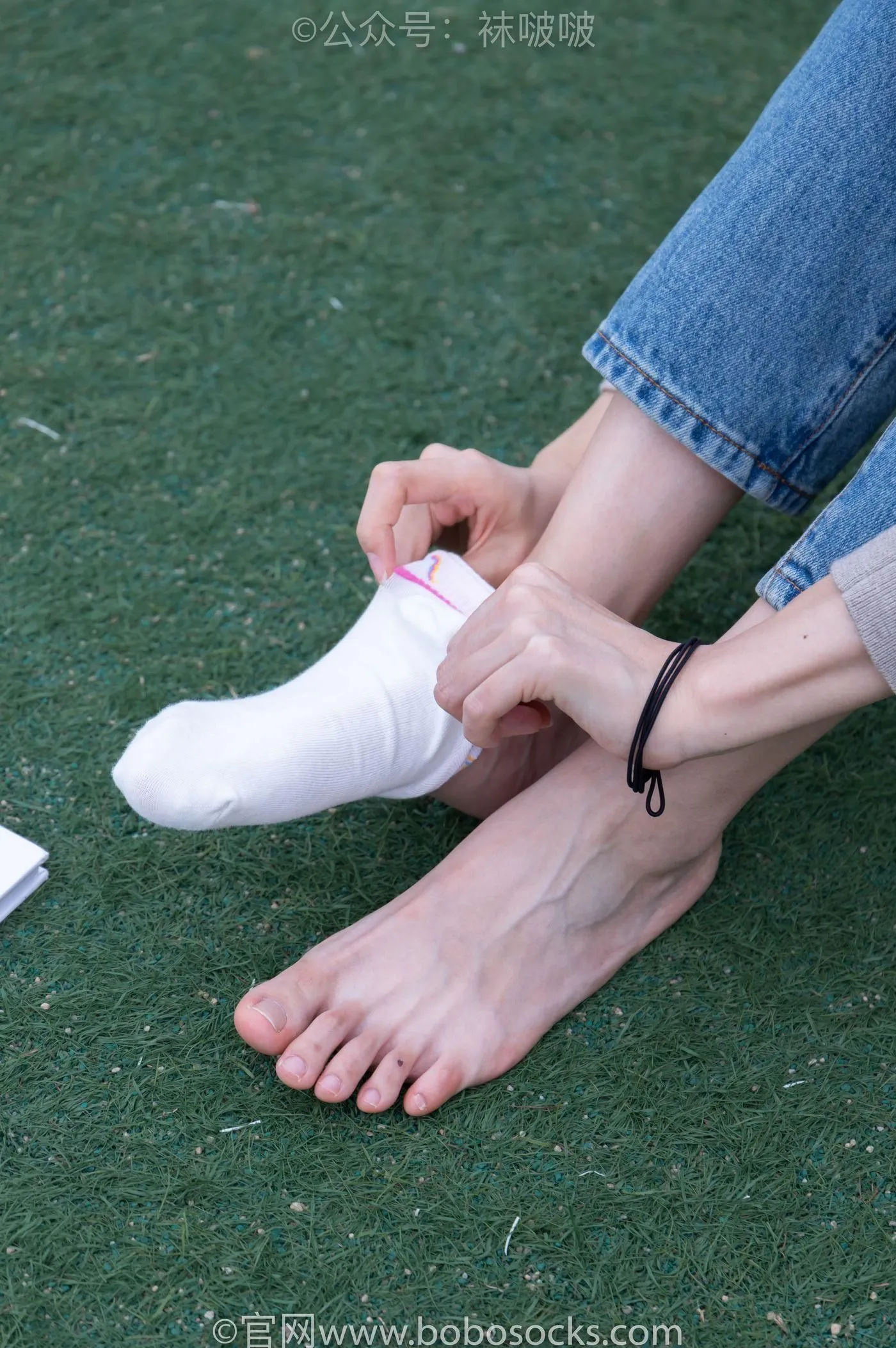 [BoBoSocks袜啵啵]NO.004 泡芙-vans帆布鞋、白棉袜、裸足 [127P]插图2